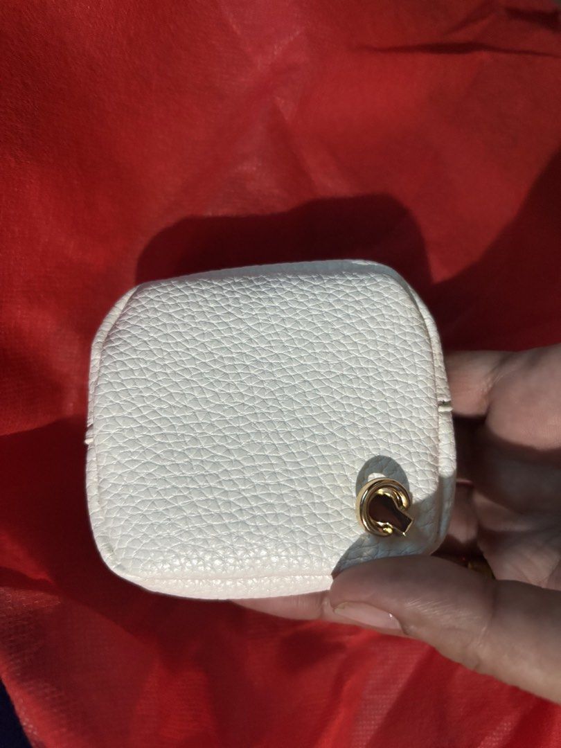 Coin purse (Category: Purses & Pouches) located in Manila. Submitted by purplefly_26 (Listing ID 1470045490, Image 3). Description: 1pc Heart-Shaped Coin Purse, Multi-Functional Portable Storage For Coins, Jewelry, Earphones, Etc., Suitable For Home Storage, Daily Commute, Travel, Business Trips, And As A Gift For Holidays And Anniversaries.