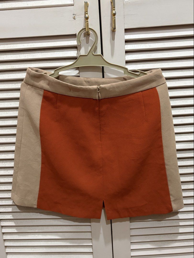 Colorblock Mini Skirt (Category: Skirts) located in Muntinlupa City. Submitted by sukimum (Listing ID 1469974038, Image 2). Description: Fits 24-26cm waist. Has a back zipper, non stretchy material. Super cute and retro!.