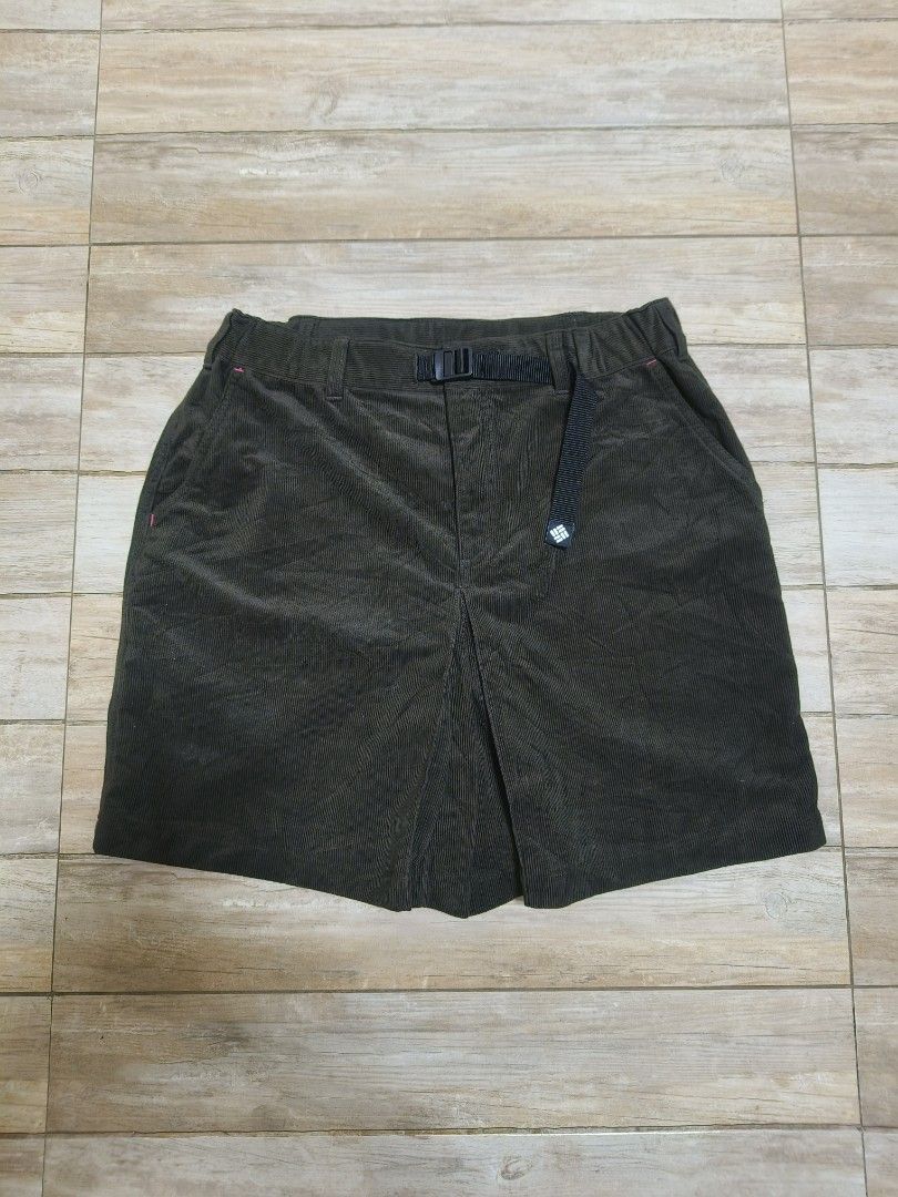 Columbia corduroy short (Category: Shorts) located in Siniloan. Submitted by talktotheroses (Listing ID 1469972566, Image 1). Description: .