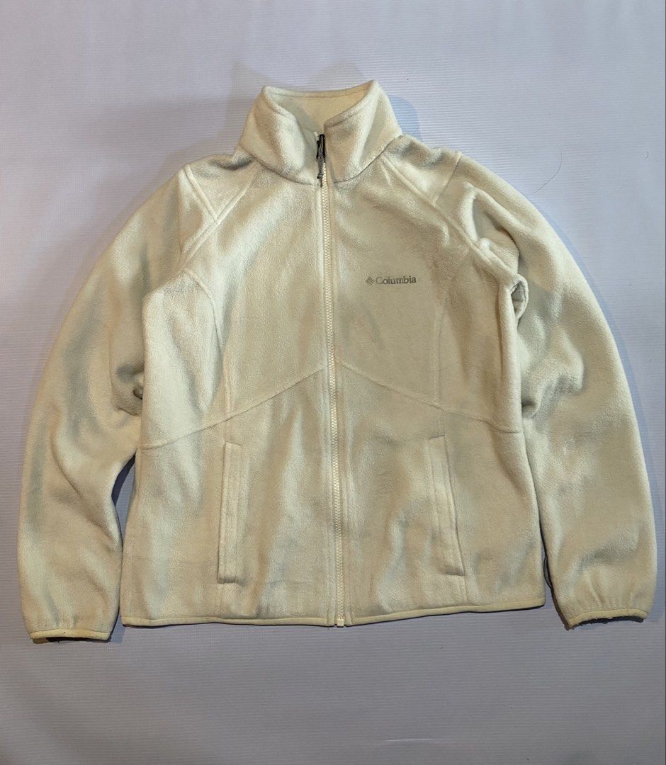 Columbia fleece jacket interchange (Category: Coats, Jackets and Outerwear) located in Tacloban City. Submitted by denden_bushi (Listing ID 1470138876, Image 1). Description: good condi 19/24 need wash.