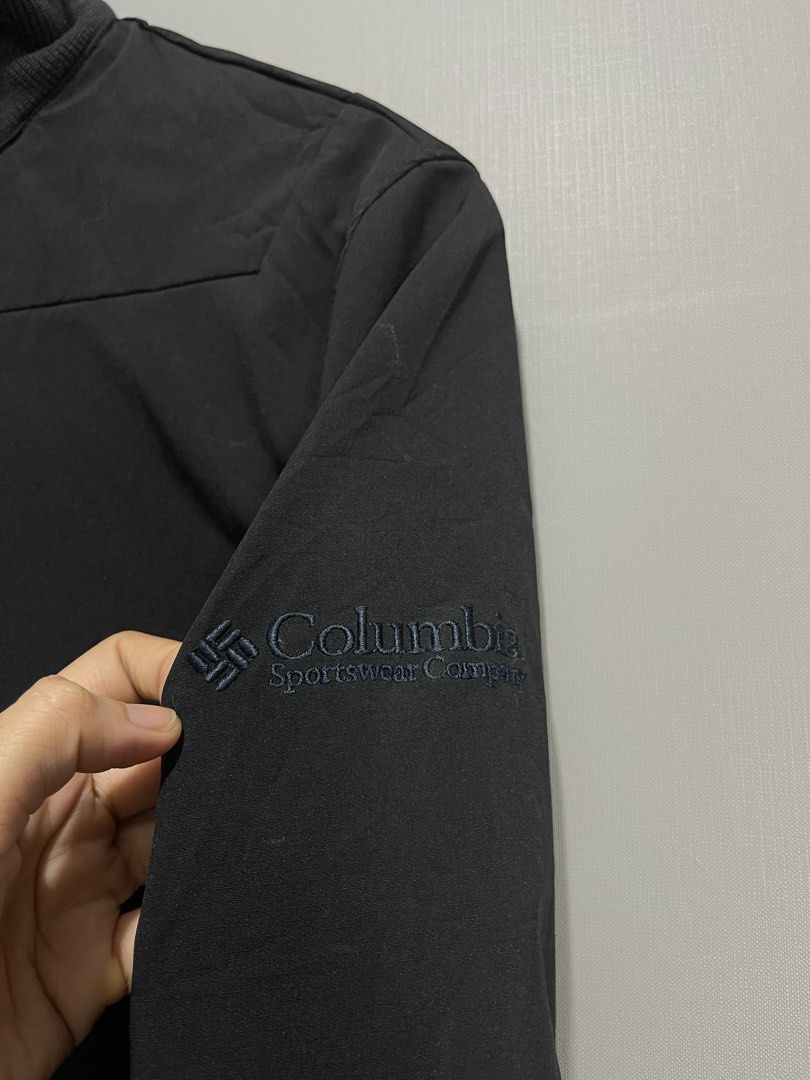 Columbia lightweight softshell bomber-style windbreaker jacket (Category: Coats, Jackets and Outerwear) located in Davao. Submitted by yannrussel00 (Listing ID 1469975063, Image 3). Description: 📍𝗟𝗼𝗰𝗮𝘁𝗶𝗼𝗻: 𝗗𝗮𝘃𝗮𝗼 𝗖𝗶𝘁𝘆 📌 𝗜𝘁𝗲𝗺 𝗦𝘁𝗶𝗹𝗹 𝗔𝘃𝗮𝗶𝗹𝗮𝗯𝗹𝗲 𝗥𝗘𝗔𝗗 𝗗𝗘𝗧𝗔𝗜𝗟𝗦 𝗕𝗘𝗟𝗢𝗪 ⬇️ ‼️ Size Medium on tag Dimes W19.5 x L22.5 Sleeve 24” Condition 10/10 Like new No issue Ready to wear ✨.