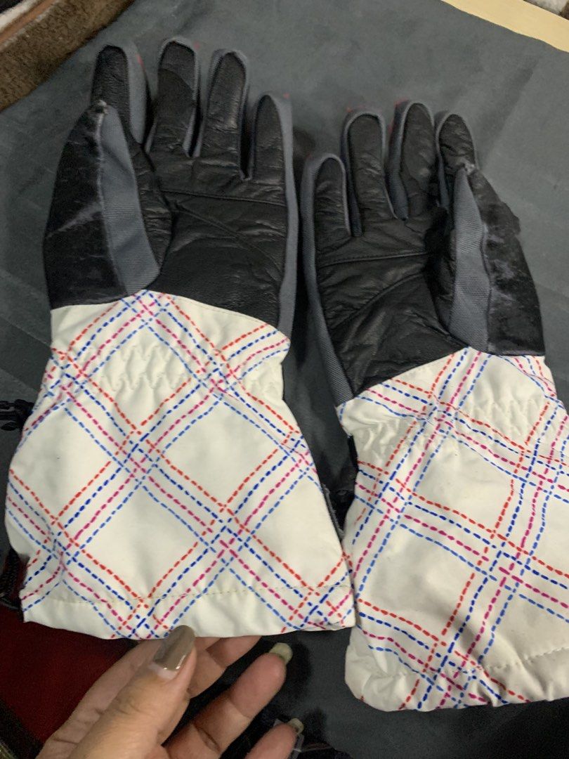 Columbia Omni tech hand glove (Category: Gloves) located in Cabanatuan. Submitted by mjluxxejapan (Listing ID 1470097047, Image 3). Description: Fixed price. Medium on tag ngpprepare Off n leather Pero makapal tela pg naalis un, better po alisin n lng ung leather .mganda p gamitin Pero bwal s maselan pls.matibay makapal solid quality. .