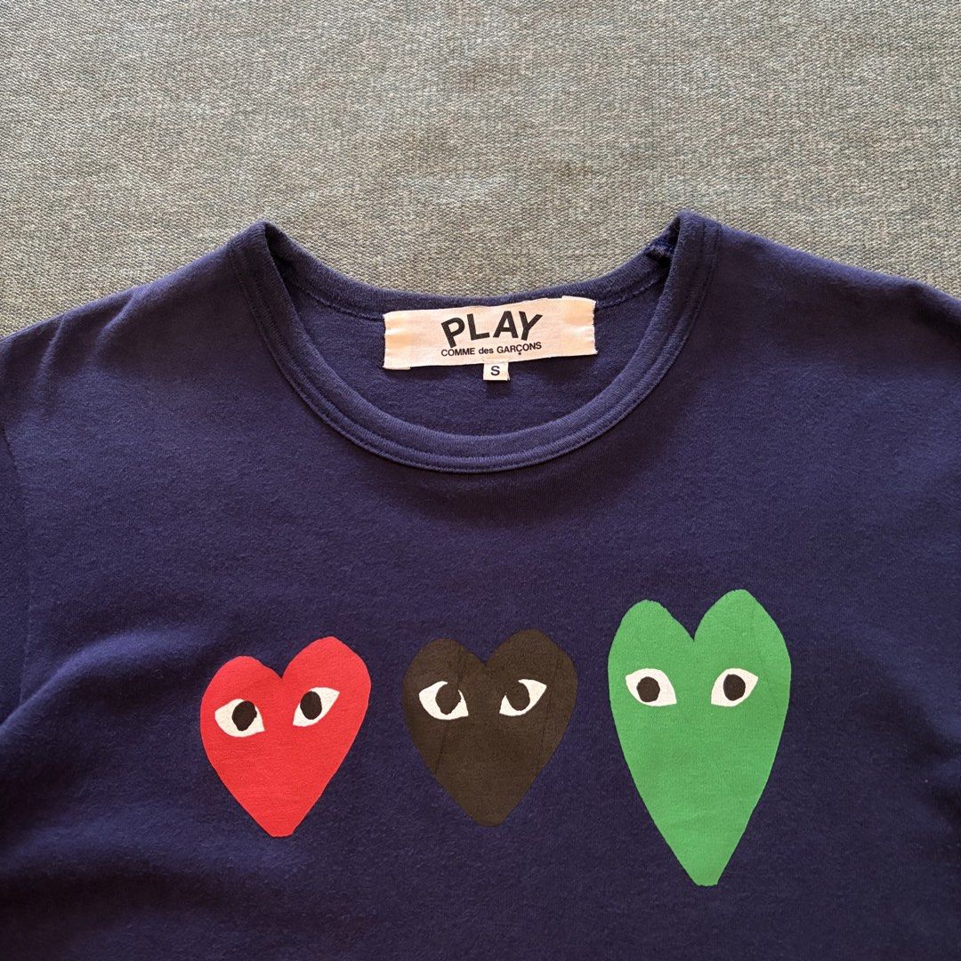 Comme Des Garcons Multiple Hearts (Category: Tshirts & Polo Shirts ) located in Butuan. Submitted by ragscurations (Listing ID 1469966137, Image 3). Description: Size : S-M Inches : Width 18 Inches : Width 25.5 Condition : Excellent Flaws : None Color rate 9.2 Fave item : Beautiful design.