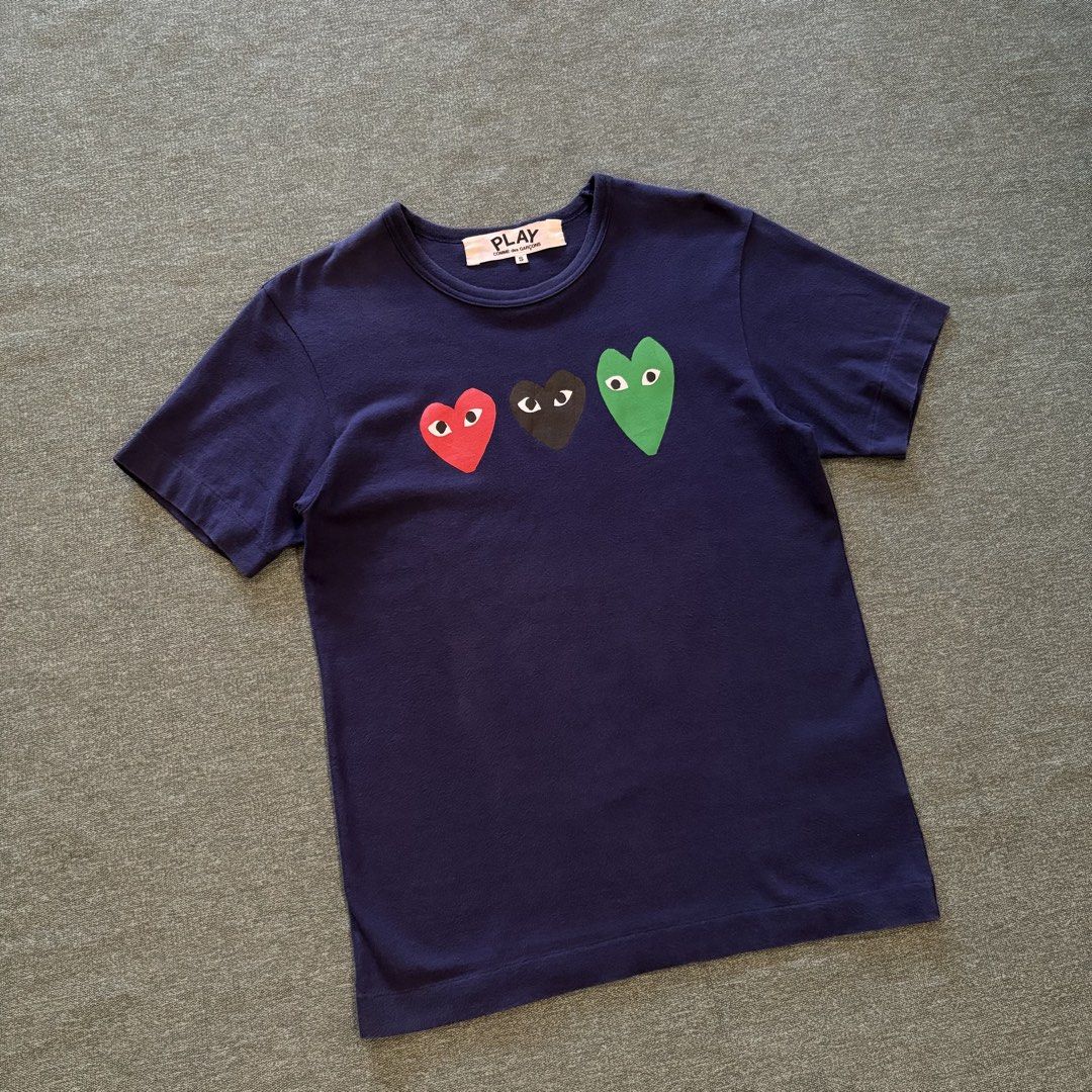Comme Des Garcons Multiple Hearts (Category: Tshirts & Polo Shirts ) located in Butuan. Submitted by ragscurations (Listing ID 1469966137, Image 2). Description: Size : S-M Inches : Width 18 Inches : Width 25.5 Condition : Excellent Flaws : None Color rate 9.2 Fave item : Beautiful design.