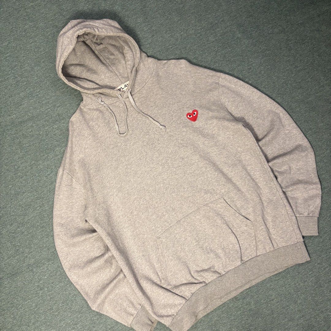 Comme Des Garcons Play Hoodie (Category: Hoodies) located in Butuan. Submitted by ragscurations (Listing ID 1469966789, Image 2). Description: Size : Large Inches : Width 22 Inches : Length 28 Condition : Excellent Flaws : No major Color rate 9.4 Fave item : Beautiful design .