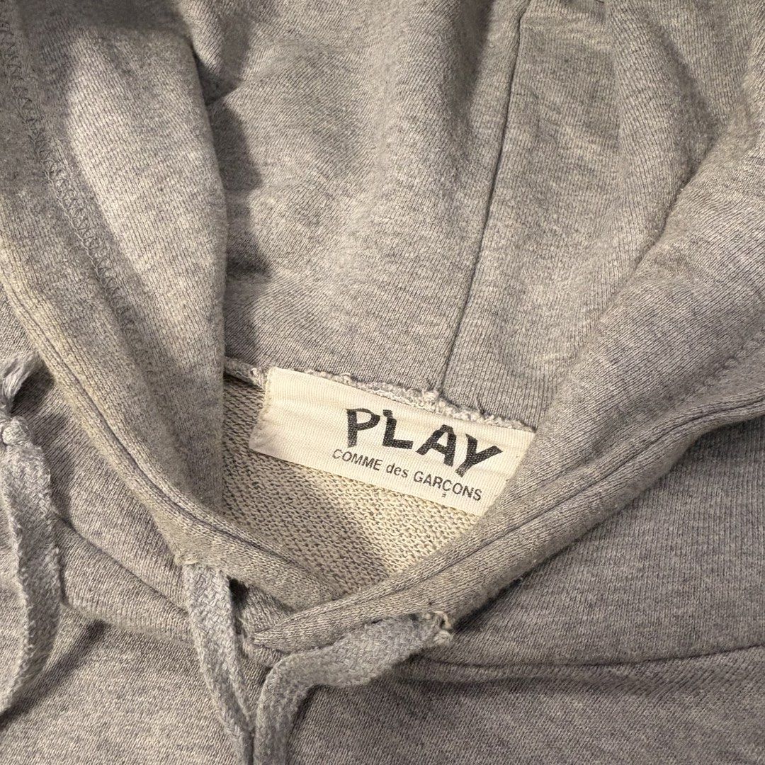 Comme Des Garcons Play Hoodie (Category: Hoodies) located in Butuan. Submitted by ragscurations (Listing ID 1469966789, Image 3). Description: Size : Large Inches : Width 22 Inches : Length 28 Condition : Excellent Flaws : No major Color rate 9.4 Fave item : Beautiful design .