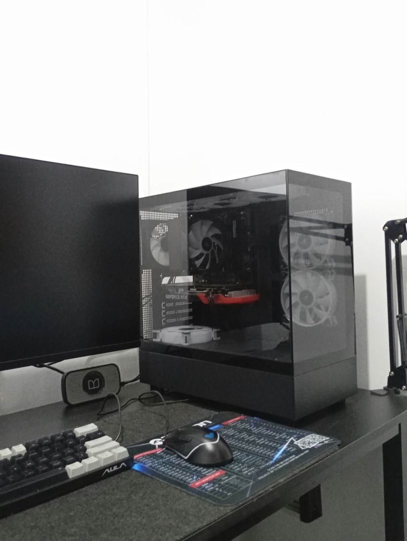 Complete Gaming PC Bundle Ryzen 5600 RTX 3050 (Category: Desktops) located in Caloocan City. Submitted by maxinepreloved (Listing ID 1469978348, Image 2). Description: - Motherboard: Gigabyte B550M H ARGB - Graphics Card: Colorful Battle-Ax GeForce RTX 3050 - Power Supply: Segotep AN650W - RAM: Hiksemi Armor DDR4 3200MHz (16GB total / 2x8GB) - Storage: Hiksemi Silk P 512GB NVMe M.2 SSD - Condition: Brand new, complete bundle for building a new ri