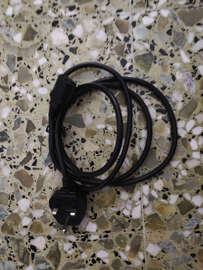 Computer power cable (Category: Cables & Adaptors) located in Singapore. Submitted by anthonyslippy (Listing ID 1469978066, Image 1). Description: UK 3 Pin to C13 connector Length is about 1.5m meetup only.