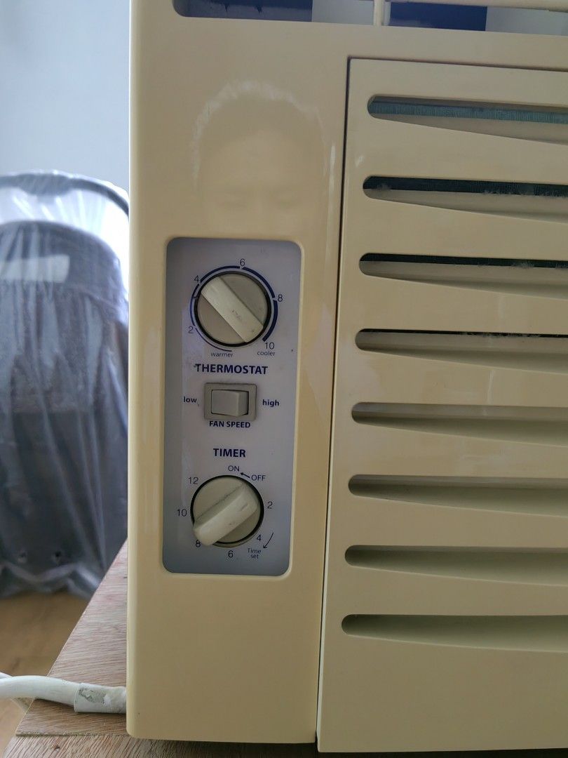 Condura window type (Category: Air Conditioning and Heating) located in Caloocan City. Submitted by janinetenoso (Listing ID 1469967559, Image 2). Description: Location: North Caloocan.