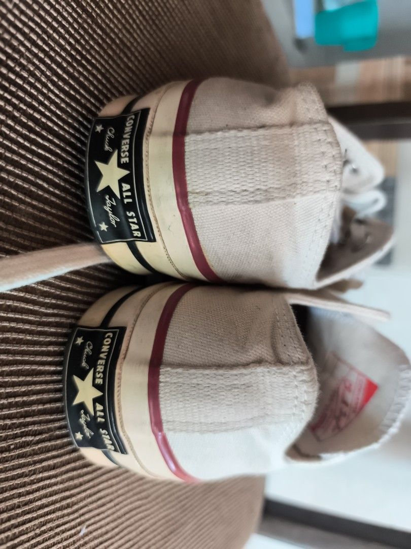 converse (Category: Dress Shoes) located in Manila. Submitted by declutterwithmae2x (Listing ID 1469968790, Image 3). Description: Code: Chuck taylor Size: 5 Brand/Origin: VIETNAMESE Price: ₱ 1500 Condition: LIKE NEW ⚠️ REMINDERS: • Items are preloved/ukay bales. Please manage expectations. • Wash before wearing for hygiene purposes! • Color may slightly vary due to studio lighting. • No cancellations or returns allowed.