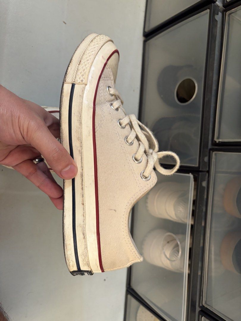Converse Chuck 70 Low Top Parchment (Category: Sneakers) located in Makati City. Submitted by mmry1214 (Listing ID 1470138889, Image 2). Description: For sale only Converse 70s parchment Size 6.5mens Good condition no box 1,100php only RFS: uuwi na ng province 📍Guadalupe Nuevo, Makati City.
