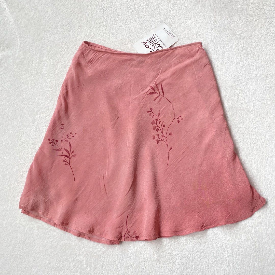 💫Cop Copine Skirt w/ hangtag (Category: Skirts) located in Manila. Submitted by yourdaily_obsessions (Listing ID 1470092315, Image 1). Description: Item: Cop Copine •Measurements: w25”,l18” •for my fashionable girlies!💞 So pretty!🥰 - Notes before making an offer❗️ •Photos are provided for self authentication. •Bogus/irresponsible buyer auto blocked •Check details first, to see minimal flaw/issue if any. •Payment First. No payment, no reservati