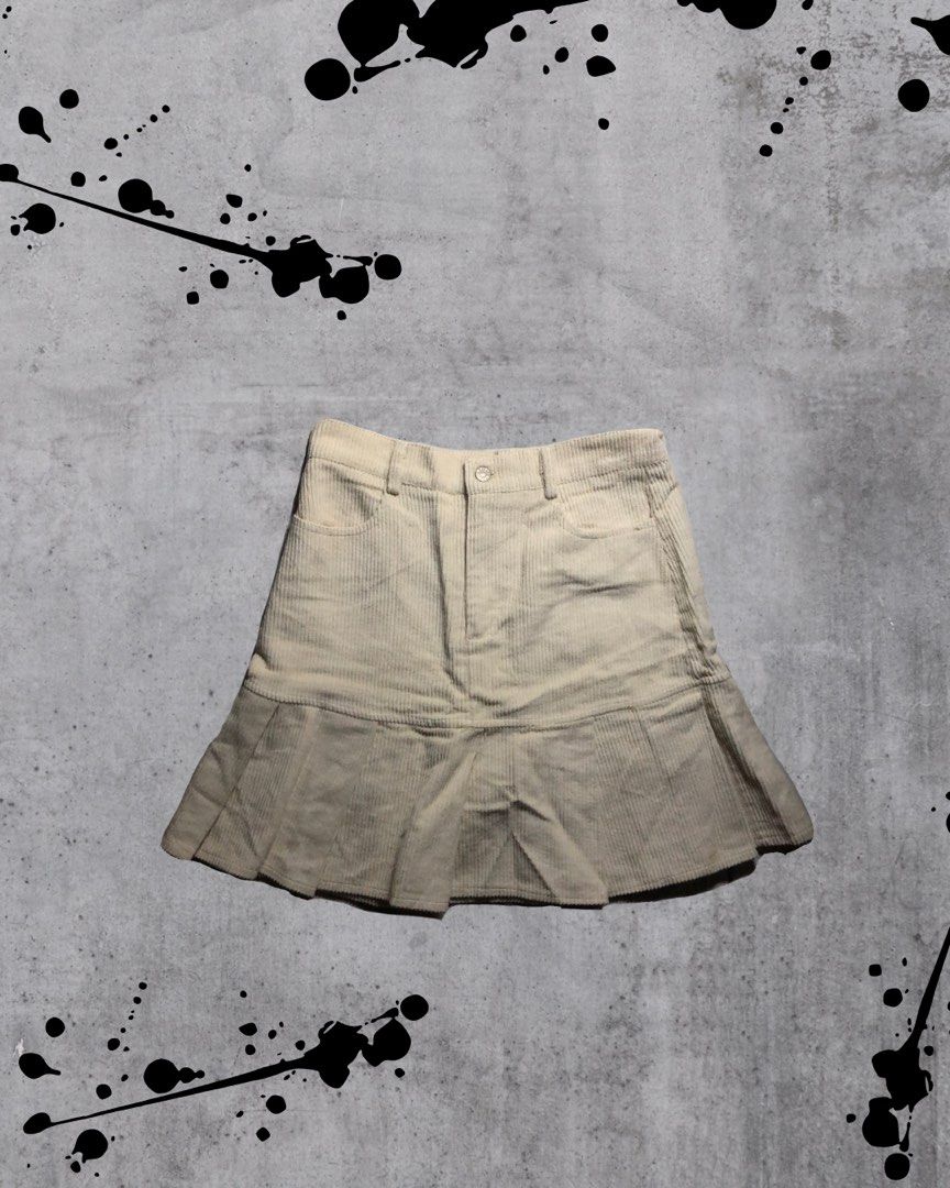 Coquette Minimalist Cozy Bundle Skirt (Category: Skirts) located in Calamba. Submitted by kiyanc3 (Listing ID 1469953651, Image 3). Description: No Issue For Beige Skirt: - Size 27-29 Medida Size - High Waist - Mini Skirt - Garterized - With Inside Shorts For Cream Skirt: - Size Large on Tag - High Waist - Pleated - Denim - With Inside Shorts.
