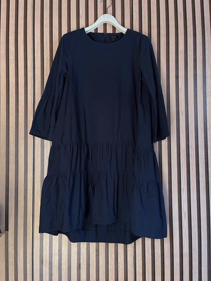 COS Mini dress with bell sleeves (Category: Dresses) located in Maco. Submitted by mikay6011 (Listing ID 1470065912, Image 2). Description: Small-medium.