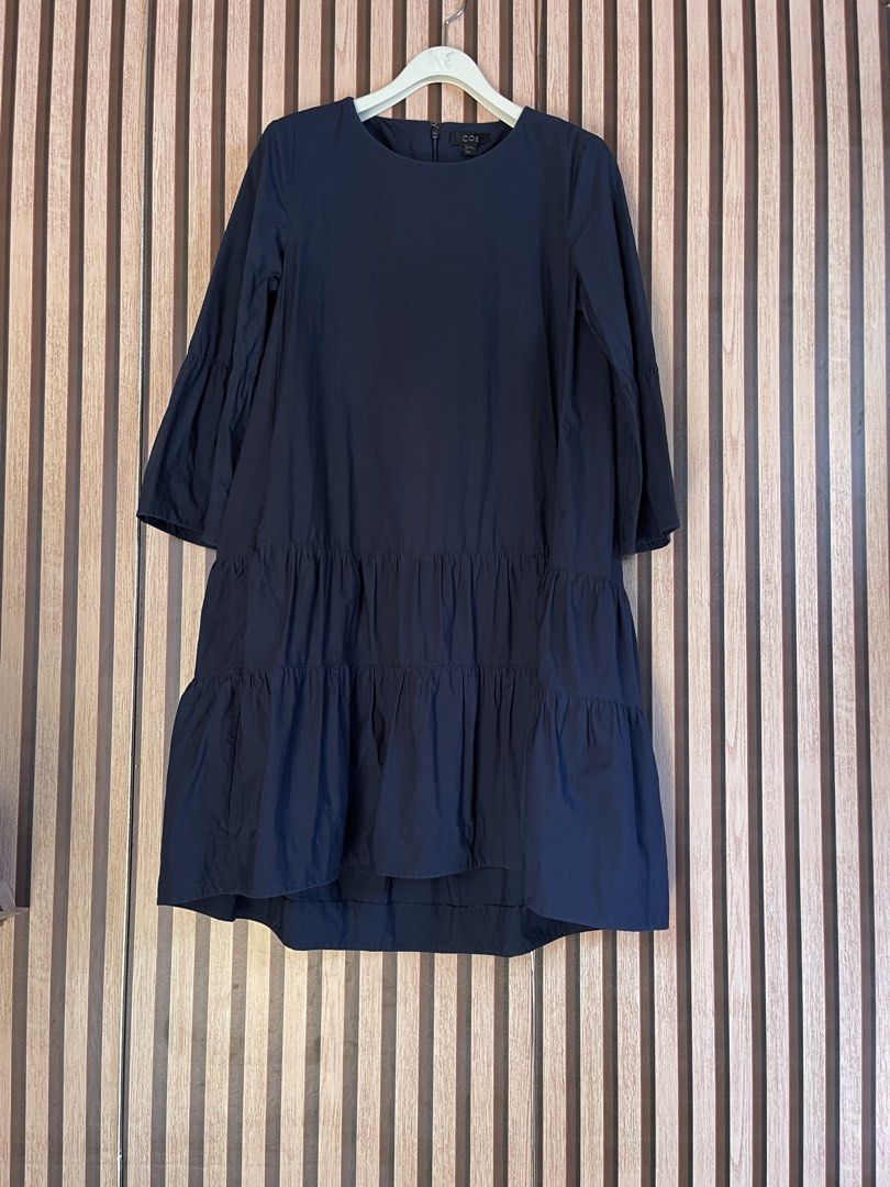 COS Mini dress with bell sleeves (Category: Dresses) located in Maco. Submitted by mikay6011 (Listing ID 1470065912, Image 3). Description: Small-medium.