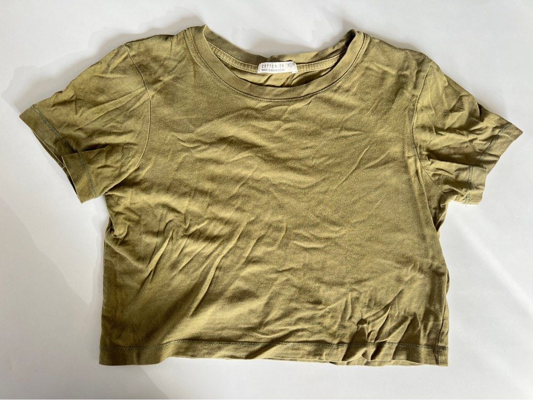 COTTON ON Basic The Baby Tees 2 PCS (Category: Shirts) located in Santiago. Submitted by riceavllnz (Listing ID 1469958961, Image 3). Description: Get these 2 Simple everyday essentials from Cotton On, in neutral beige and olive green. * Brand: Cotton On * Size: XS/P (as shown on the tags) * Colors: Beige and olive green * Made in: Bangladesh * Condition: Preloved Perfect for casual outfits, layering, and everyday wear. Easy to pair with jeans, s