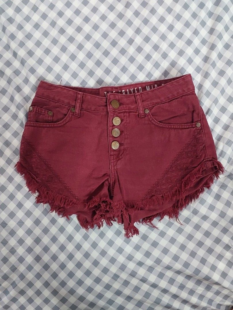 Cotton On Mid Rise Shorts (Category: Shorts) located in Manila. Submitted by morethrift.ph (Listing ID 1470012072, Image 1). Description: ☁️ Perfect for beach/pool days - 27" to 28" waist (medida measured) - 10" to 11" length - ON TAG: AUS 6 / US 2 / EUR 34.