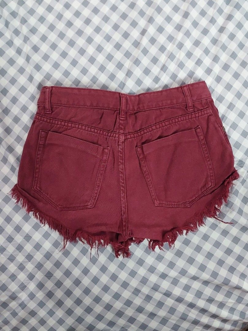 Cotton On Mid Rise Shorts (Category: Shorts) located in Manila. Submitted by morethrift.ph (Listing ID 1470012072, Image 2). Description: ☁️ Perfect for beach/pool days - 27" to 28" waist (medida measured) - 10" to 11" length - ON TAG: AUS 6 / US 2 / EUR 34.