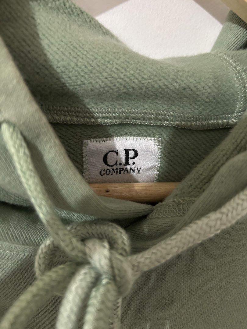 Cp company hoodie (Category: Coats, Jackets and Outerwear) located in Manila. Submitted by livedog-d301 (Listing ID 1470095482, Image 2). Description: Hoodie Medium best fit Cp company .
