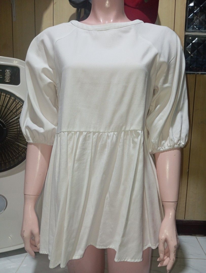 Cream Peplum Blouse with Half Sleeves (Category: Blouses) located in Cebu City. Submitted by smnthdanielle (Listing ID 1470128536, Image 2). Description: - Color: Cream - Style: Peplum with flared waist and gathered detailing - Neckline: Round neckline - Sleeves: Half raglan sleeves with gathered elastic cuffs - Fabric: Soft and comfortable - Versatility: Neutral shade that pairs easily with skirts and pants.