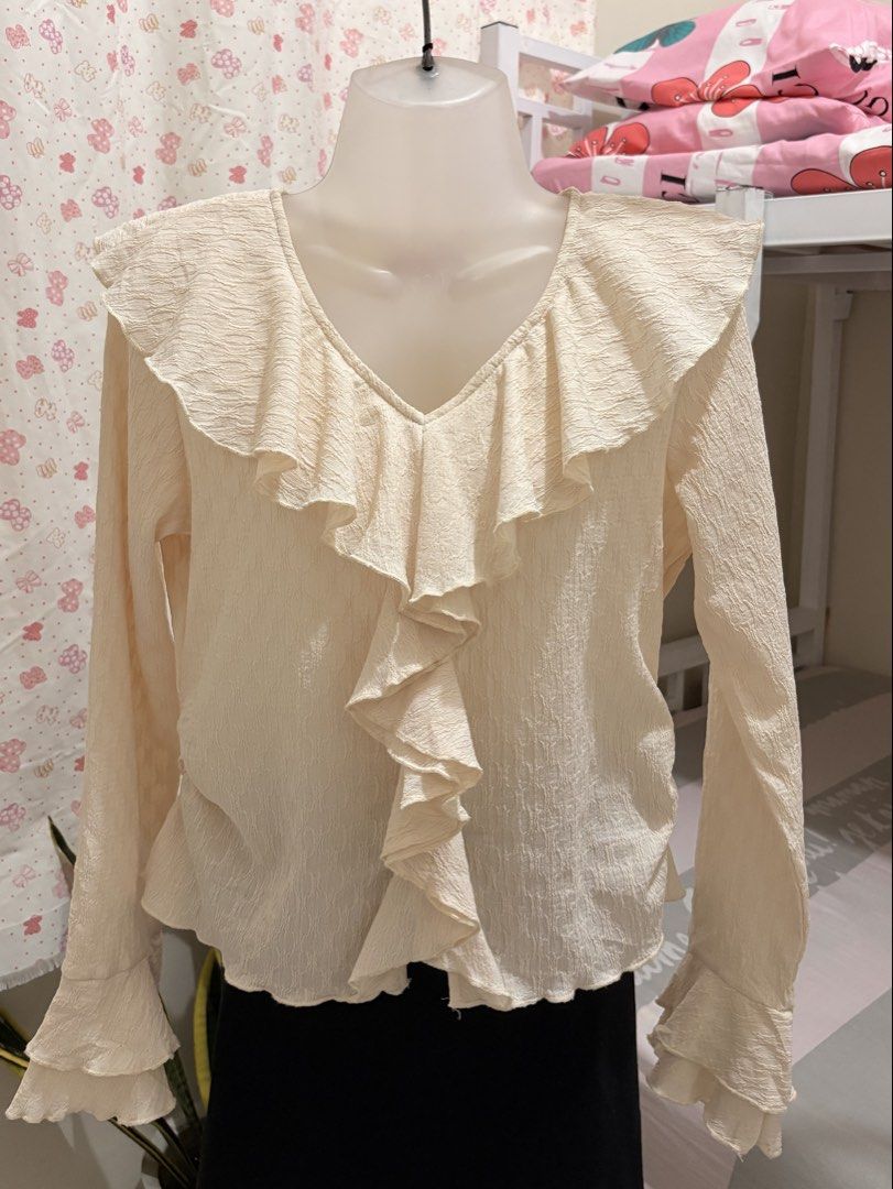 Cream ruffled top (Category: Longsleeves) located in Virac. Submitted by _meriduhhh (Listing ID 1470011524, Image 1). Description: s-l.