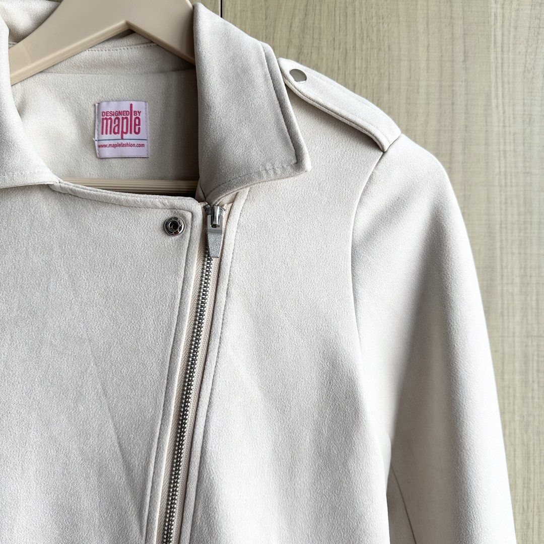 Cream Suede Jacket (Category: Coats, Jackets and Outerwear) located in Makati City. Submitted by uniquefindsonly.ph (Listing ID 1469947749, Image 2). Description: 📍Makati Size: small-medium No flaws.
