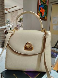 (Category: ) located in . Submitted by yensfashionfinds (Listing ID 1469974033, Image 1). Description: .