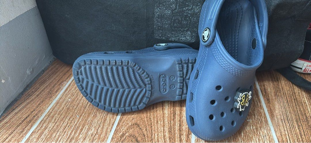 Crocs (Category: Babies & Kids Fashion) located in Cavite. Submitted by rnsm_shoppe (Listing ID 1470010374, Image 3). Description: Crocs kids size indicated Very Good Condition almost new.