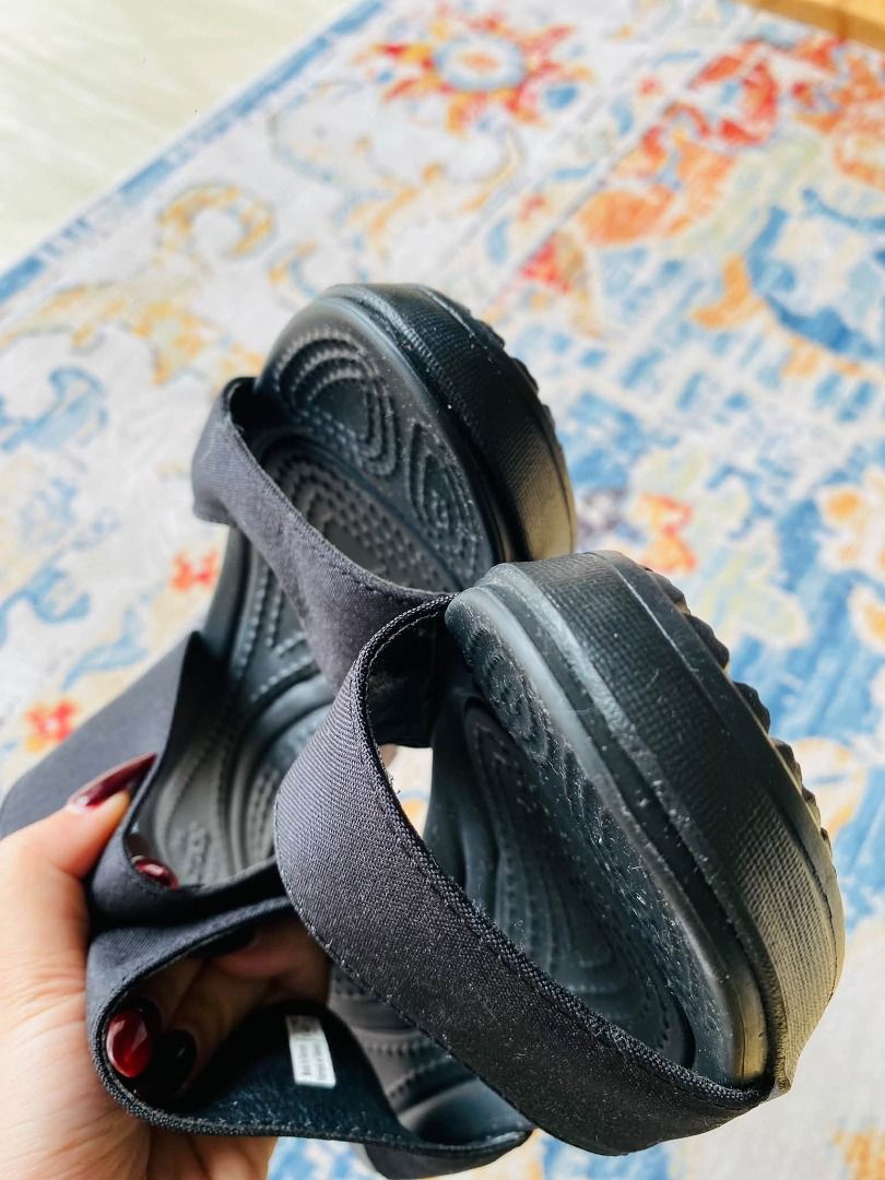 Crocs Ankle Strap Wedge (Category: Flats & Sandals) located in Baguio. Submitted by asna_taku (Listing ID 1470050724, Image 3). Description: Cr0cs Ankle Strap Wedge W6 EUC✅ ₱2580 each.