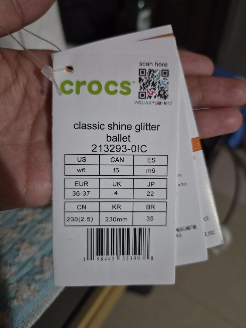 CROCS Classic Shine Glitter Ballet - SILVER (Category: Flats & Sandals) located in Lubao. Submitted by uni.finds_ph (Listing ID 1470071262, Image 2). Description: - 100% authentic - Size 6 - Color : Silver - Condition : 10/10 - once lang sinuot RFS : Medyo malaki po sakin.