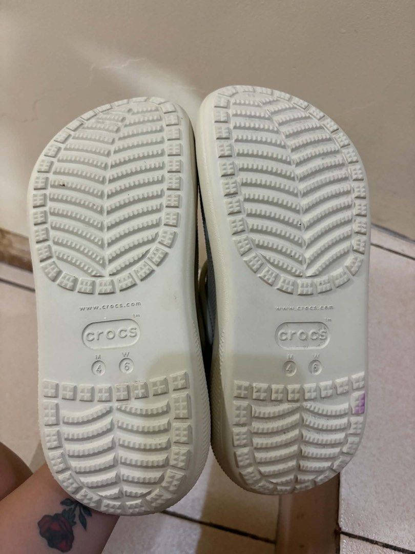 Crocs Crush Clog Bone White Platform Shoes (Category: Slippers and slides) located in San Juan City. Submitted by kimtiongson (Listing ID 1469957101, Image 2). Description: - Color: Bone White - Size: Men 4 / Women 6 - Iconic comfort footbed with breathable upper ventilation holes - Adjustable heel strap featuring embossed Crocs branding - Stylish textured platform sole for added height and grip.