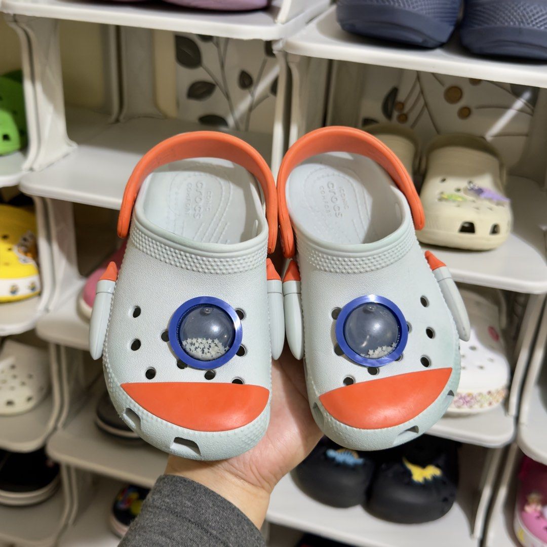 Crocs for Kids (c10) (Category: Babies & Kids Fashion) located in Baguio. Submitted by shopple.ph (Listing ID 1470124665, Image 1). Description: C R 🐊 C S for Kids 📏 Size: c10 (US) | 27 (EU) | 17.5 cm ✨ Condition: VGUC — please refer to posted photos 👀 What you see is what you get. 🫧 Pre-washed ☺️ 🛍️ Ukay source — please limit your expectations. 🚫 Payment first policy — No COD 💸 MOP: GCash / BPI / BDO / MariBank / Maya 📦 Courier: J&T Expr