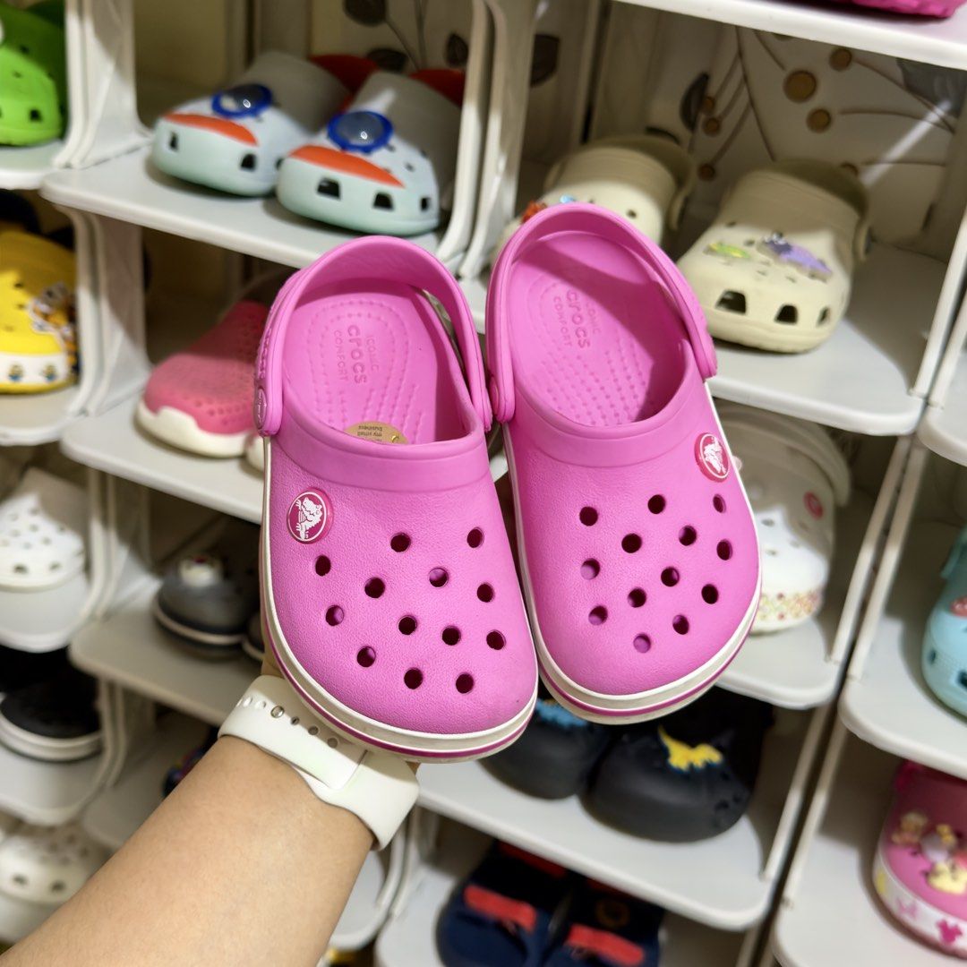 Crocs for Kids (c8) (Category: Babies & Kids Fashion) located in Baguio. Submitted by shopple.ph (Listing ID 1470121771, Image 1). Description: C R 🐊 C S for Kids 📏 Size: c8 (US) | 25 (EU) | 15.5 cm ✨ Condition: VGUC — please refer to posted photos 👀 What you see is what you get. 🫧 Pre-washed ☺️ 🛍️ Ukay source — please limit your expectations. 🚫 Payment first policy — No COD 💸 MOP: GCash / BPI / BDO / MariBank / Maya 📦 Courier: J&T Expres