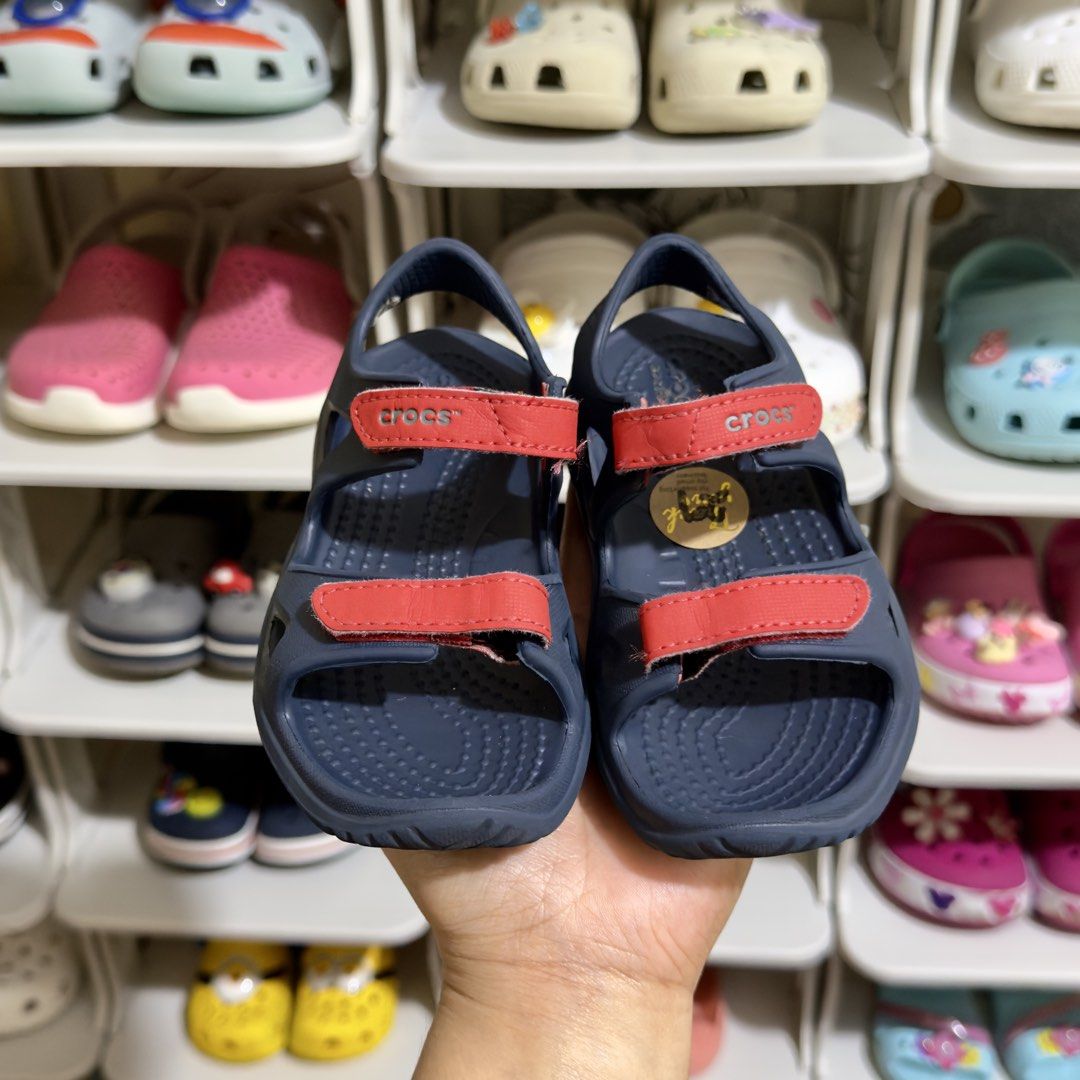 Crocs for Kids (c9) (Category: Babies & Kids Fashion) located in Baguio. Submitted by shopple.ph (Listing ID 1470128454, Image 2). Description: C R 🐊 C S for Kids 📏 Size: c9 (US) | 26 (EU) | 16.5 cm ✨ Condition: VGUC — please refer to posted photos 👀 What you see is what you get. 🫧 Pre-washed ☺️ 🛍️ Ukay source — please limit your expectations. 🚫 Payment first policy — No COD 💸 MOP: GCash / BPI / BDO / MariBank / Maya 📦 Courier: J&T Expres