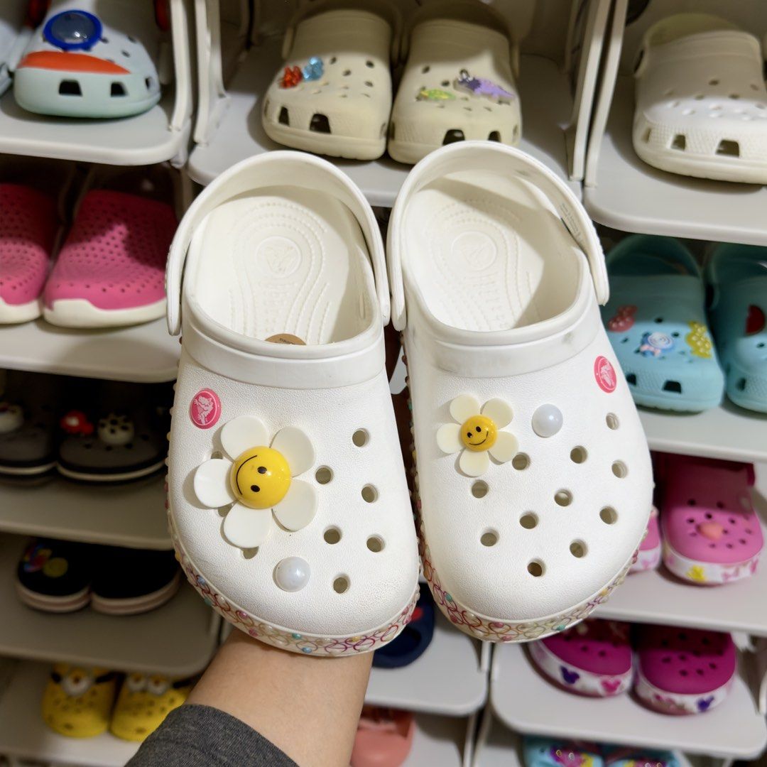 Crocs for Kids (J3) (Category: Babies & Kids Fashion) located in Baguio. Submitted by shopple.ph (Listing ID 1470125838, Image 1). Description: C R 🐊 C S for Kids 📏 Size: j3 (US) | 35-36 (EU) | 22 cm ✨ Condition: VGUC — please refer to posted photos 👀 What you see is what you get. 🫧 Pre-washed ☺️ 🛍️ Ukay source — please limit your expectations. 🚫 Payment first policy — No COD 💸 MOP: GCash / BPI / BDO / MariBank / Maya 📦 Courier: J&T Expre