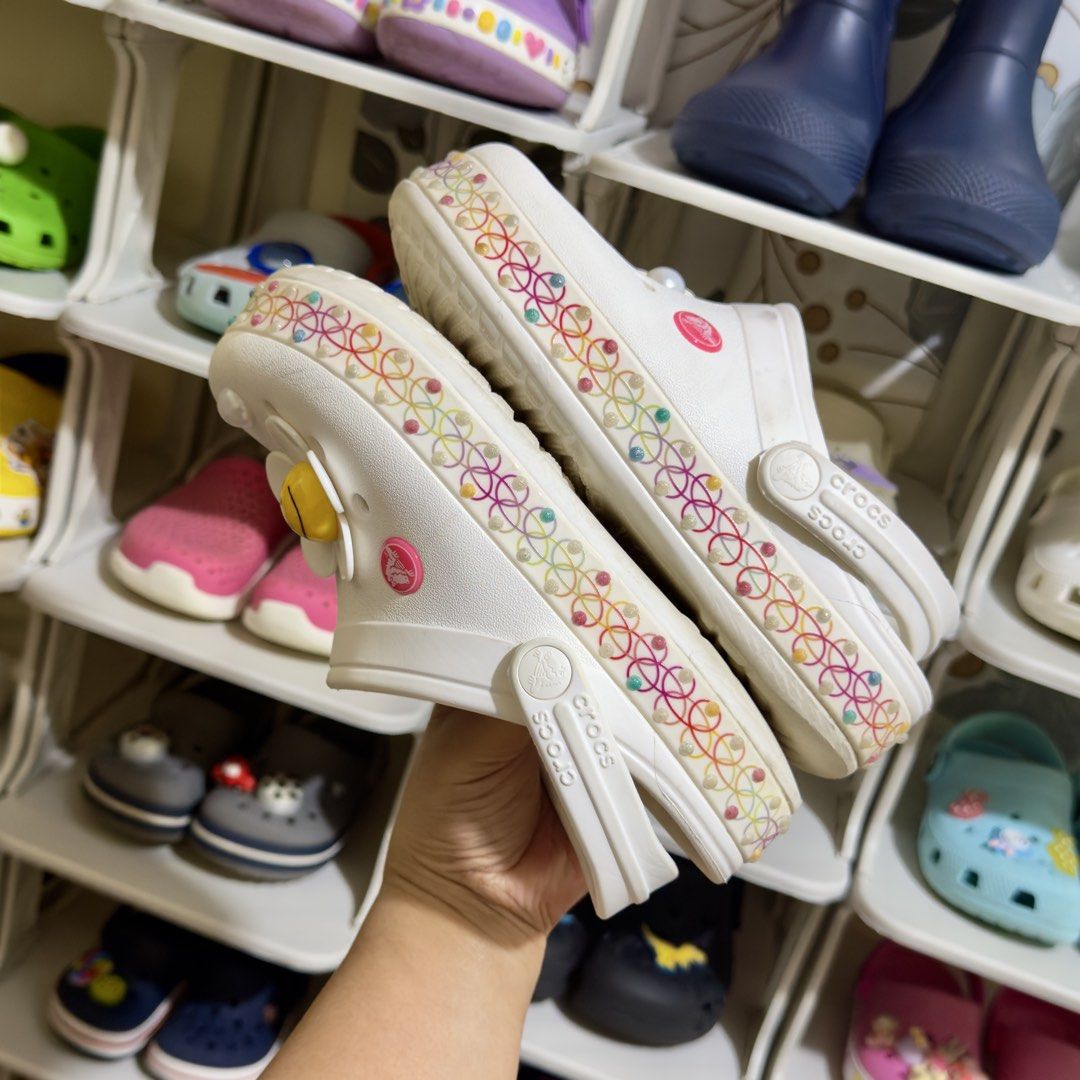 Crocs for Kids (J3) (Category: Babies & Kids Fashion) located in Baguio. Submitted by shopple.ph (Listing ID 1470125838, Image 3). Description: C R 🐊 C S for Kids 📏 Size: j3 (US) | 35-36 (EU) | 22 cm ✨ Condition: VGUC — please refer to posted photos 👀 What you see is what you get. 🫧 Pre-washed ☺️ 🛍️ Ukay source — please limit your expectations. 🚫 Payment first policy — No COD 💸 MOP: GCash / BPI / BDO / MariBank / Maya 📦 Courier: J&T Expre
