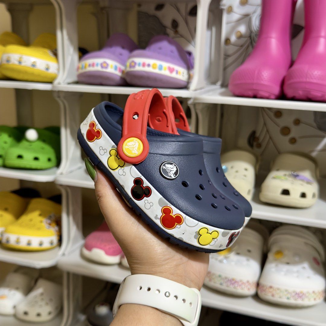 Crocs Light-up for Kids (c7) (Category: Babies & Kids Fashion) located in Baguio. Submitted by shopple.ph (Listing ID 1470123716, Image 3). Description: C R 🐊 C S Light-Up for Kids Umiilaw both pair 📏 Size: c7 (US) | 24 (EU) | 15 cm ✨ Condition: VGUC — please refer to posted photos 👀 What you see is what you get. 🫧 Pre-washed ☺️ 🛍️ Ukay source — please limit your expectations. 🚫 Payment first policy — No COD 💸 MOP: GCash / BPI / BDO / Mari