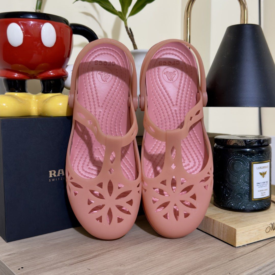 Crocs Pink Floral Cut-Out Clogs Sandals (Category: Slippers and slides) located in Baguio. Submitted by shopple.ph (Listing ID 1470108864, Image 2). Description: C R 🐊 C S 📏 Size: W5 (US) | 22cm ✨ Condition: VGUC — please refer to posted photos 👀 What you see is what you get. 🫧 Pre-washed ☺️ 🛍️ Ukay source — please limit your expectations. 🚫 Payment first policy — No COD 💸 MOP: GCash / BPI / BDO / MariBank / Maya 📦 Courier: J&T Express on