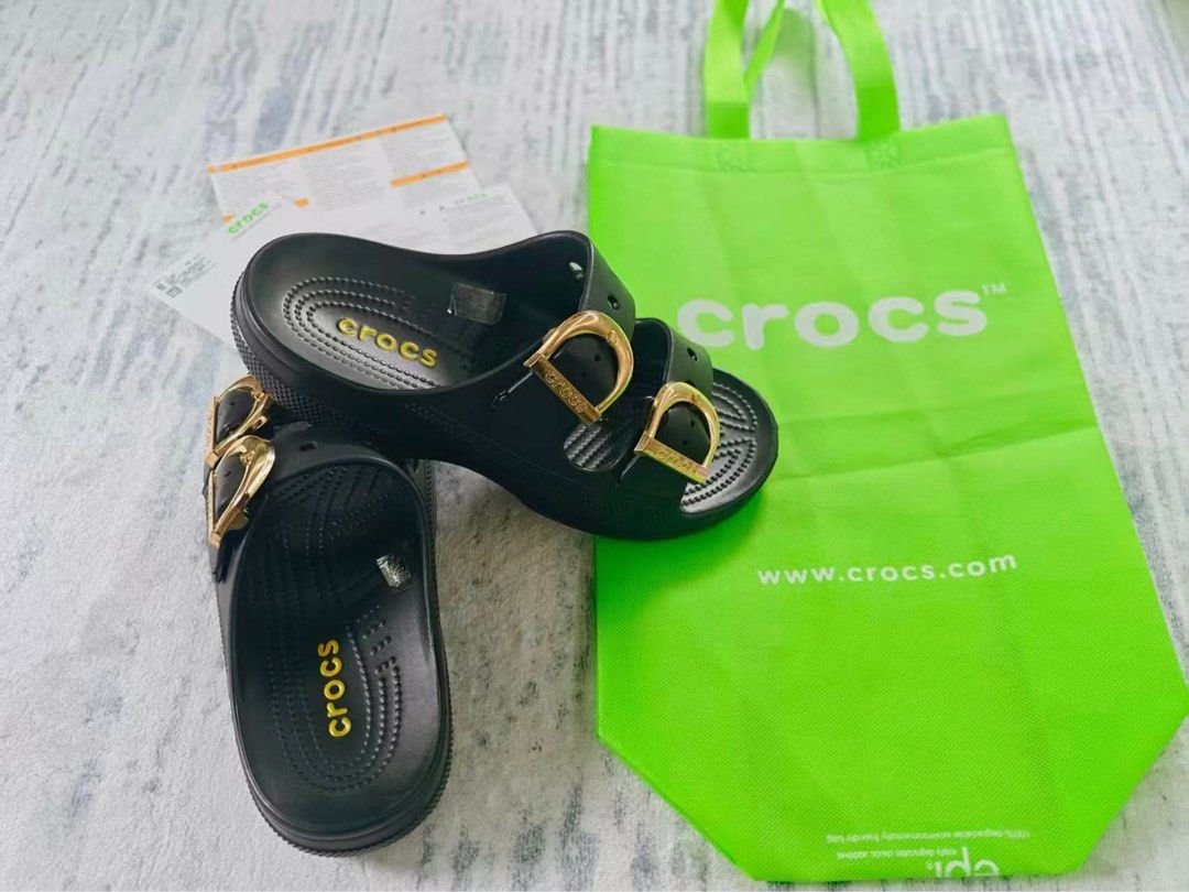 Crocs Saturday Enamel/ Buckle Saturday (Category: Slippers and slides) located in Quezon City. Submitted by stuffs.hellyy (Listing ID 1470098127, Image 2). Description: with crocs eco bag, tags & hang made in vietna SIZE AVAILABLE 36-37 37-38 38-39 39-40 .