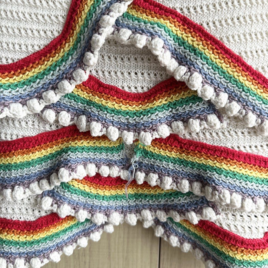 Cropped Multi-Color Crochet Top (Category: Others Tops) located in Makati City. Submitted by uniquefindsonly.ph (Listing ID 1469975614, Image 3). Description: 📍Makati Size: small-medium *Please see 3rd and 4th photos for flaw.