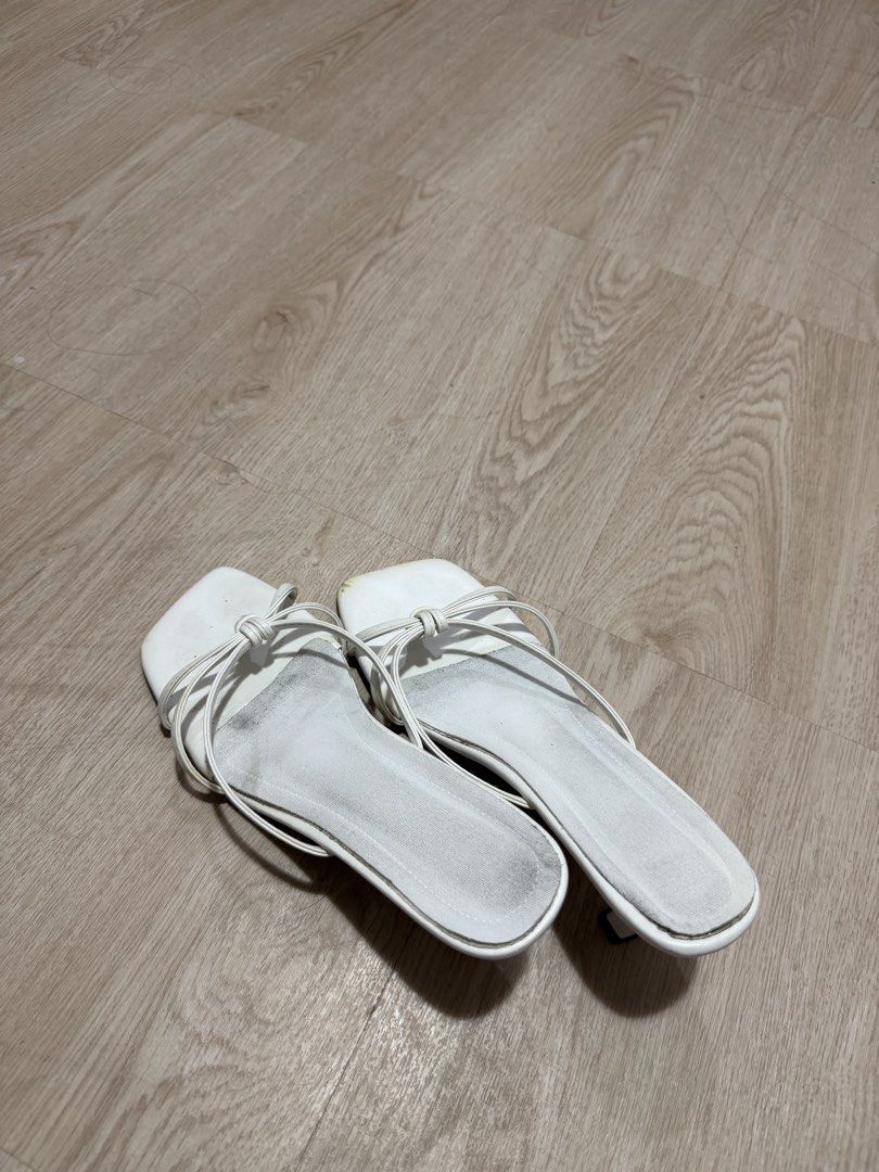 Cross Strap Kitten Heels (Category: Heels) located in Pasig City. Submitted by serena.vw (Listing ID 1470123171, Image 3). Description: - used fee times only - 2 inch heels - stylish - needs cleaning.