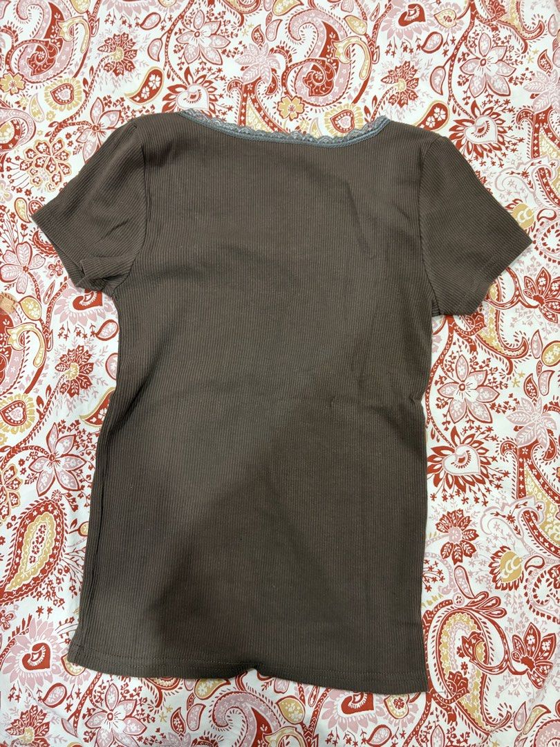 Cute brown Y2k laced top (Category: Shirts) located in Lipa City. Submitted by best_cupcakes (Listing ID 1469961706, Image 2). Description: .