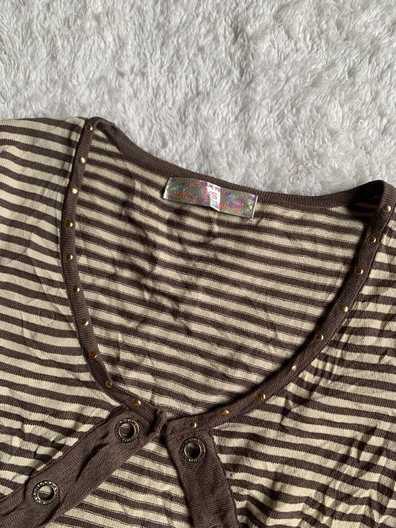 Cute Stripe choco Bolero top (Category: Others Tops) located in Davao. Submitted by calli_2219 (Listing ID 1470026018, Image 2). Description: In excellent condition Fit Small-Medium No flaws & issues .
