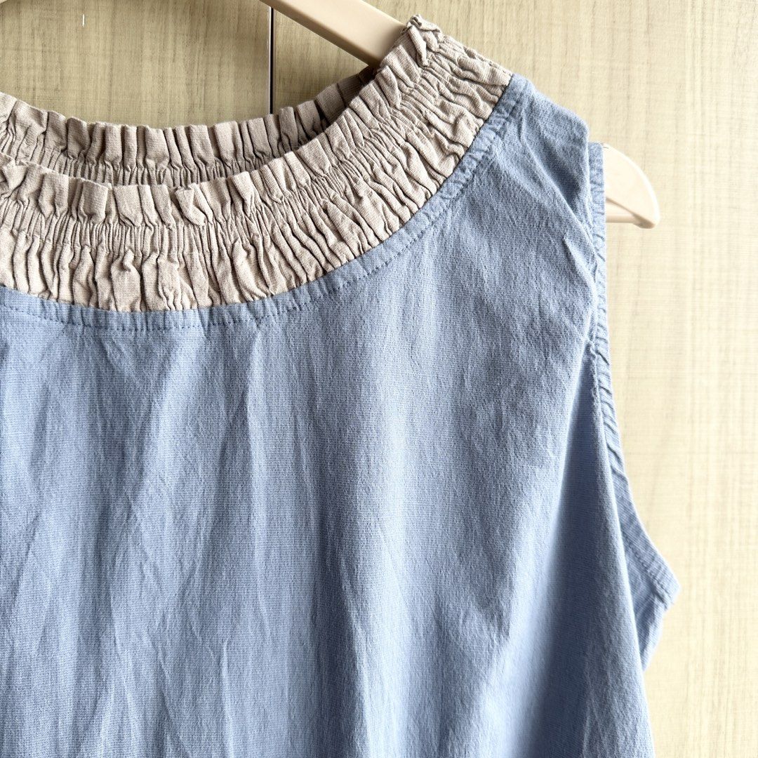 Dainty Blue Sleeveless Top (Category: Sleeveless) located in Makati City. Submitted by alilbitofeverything.ph (Listing ID 1469988183, Image 2). Description: 📍Makati Size: medium No flaws.
