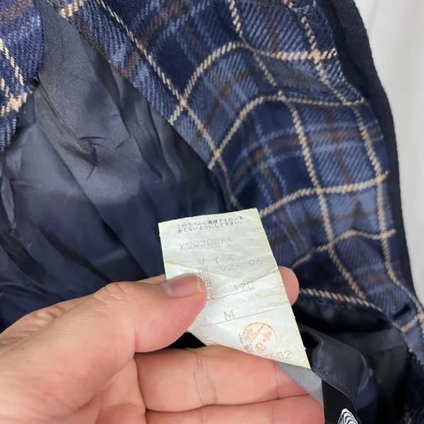DAKS Coat (Category: Coats, Jackets and Outerwear) located in Singapore. Submitted by bunjangpartners (Listing ID 1470103498, Image 3). Description: DAKS Coat Size: Marked as M Condition: Clean with slight signs of use [Detailed Size] Shoulder + Arm: 75cm Total Length: 88cm Chest: 60cm Shipping fee 3,000 KRW (6,000 KRW for Jeju/Remote Mountainous Areas) --[Before You Buy]-- Sourced from Bunjang, Korea's leading recommerce platform through our pur
