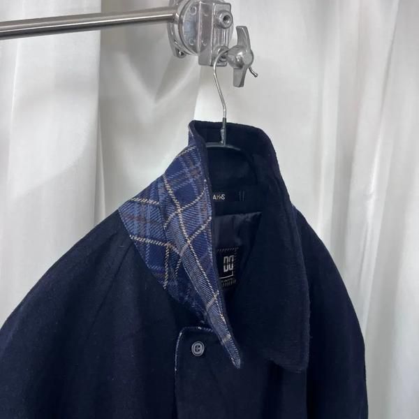 DAKS Coat (Category: Coats, Jackets and Outerwear) located in Singapore. Submitted by bunjangpartners (Listing ID 1470103498, Image 6). Description: DAKS Coat Size: Marked as M Condition: Clean with slight signs of use [Detailed Size] Shoulder + Arm: 75cm Total Length: 88cm Chest: 60cm Shipping fee 3,000 KRW (6,000 KRW for Jeju/Remote Mountainous Areas) --[Before You Buy]-- Sourced from Bunjang, Korea's leading recommerce platform through our pur