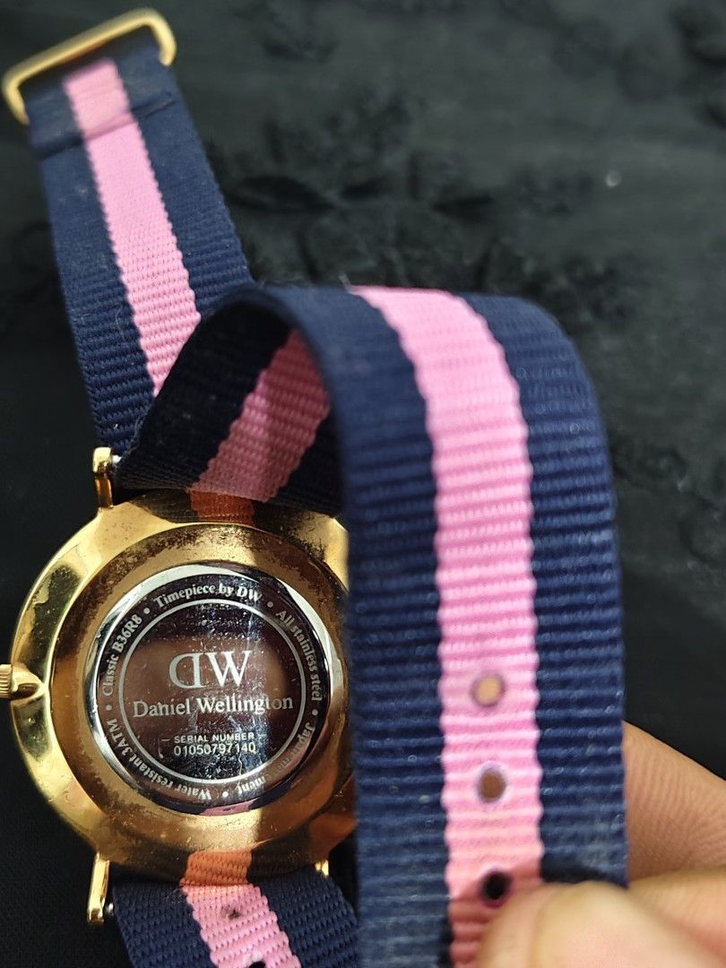 Daniel wellington 0505DW Winchester watch (Category: Women's Watches) located in Baguio. Submitted by taishuiha2026 (Listing ID 1470098828, Image 2). Description: in good condition.
