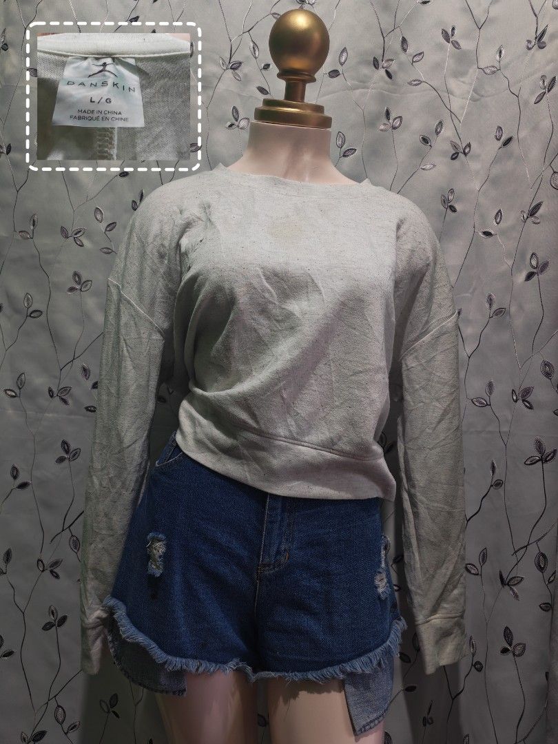 Danskin Light Grey Long Sleeve Sweatshirt Size L (Category: Longsleeves) located in Caloocan City. Submitted by _misskaye (Listing ID 1470044258, Image 1). Description: - Brand: Danskin - Color: Light Grey - Size: L (Made in China) - Style: Crew neckline, relaxed drop shoulder, ribbed cuffs and hem - Condition: Comfort cozy piece, great for cooler weather and easy to style with jeans or shorts.