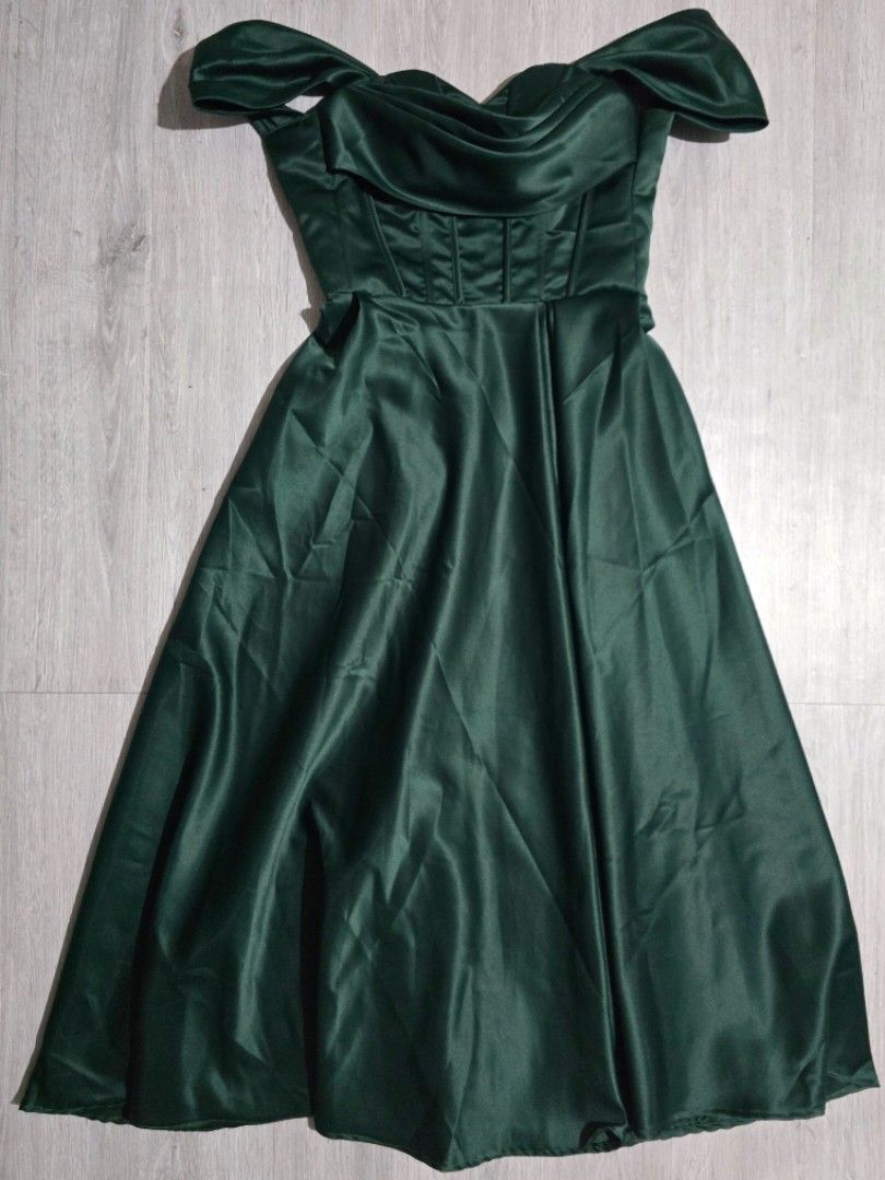 Dark Green Satin Evening Gown (Category: Evening dresses & gowns) located in Manila. Submitted by pinkchucks0309 (Listing ID 1469965653, Image 1). Description: .