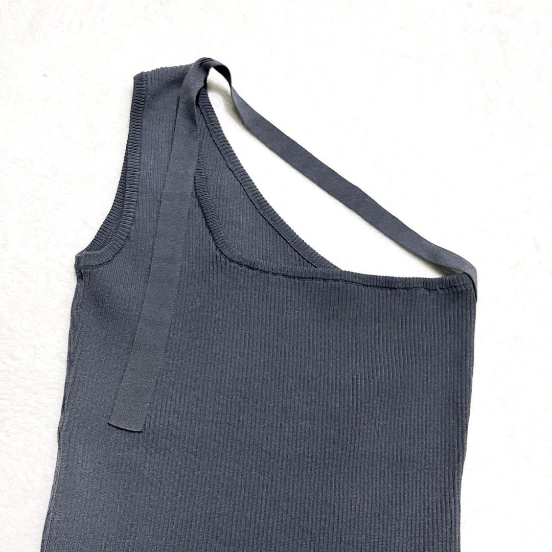 Dark Grey Asymmetrical One Shoulder Ribbed Tank Top (Category: Sleeveless) located in Binan City. Submitted by veniceao (Listing ID 1469958201, Image 2). Description: PLEASE READ ❤️ Loc: Laguna (open for checkout for cheaper sf—starts at ₱20) For sure buyer: 1. Make an offer. 2. Send your details for confirmation 3. Pay until 3pm the next day I confirm the order. Details: - Fits size small-large - Color: Dark Grey - Material: Stretchy ribbed knit